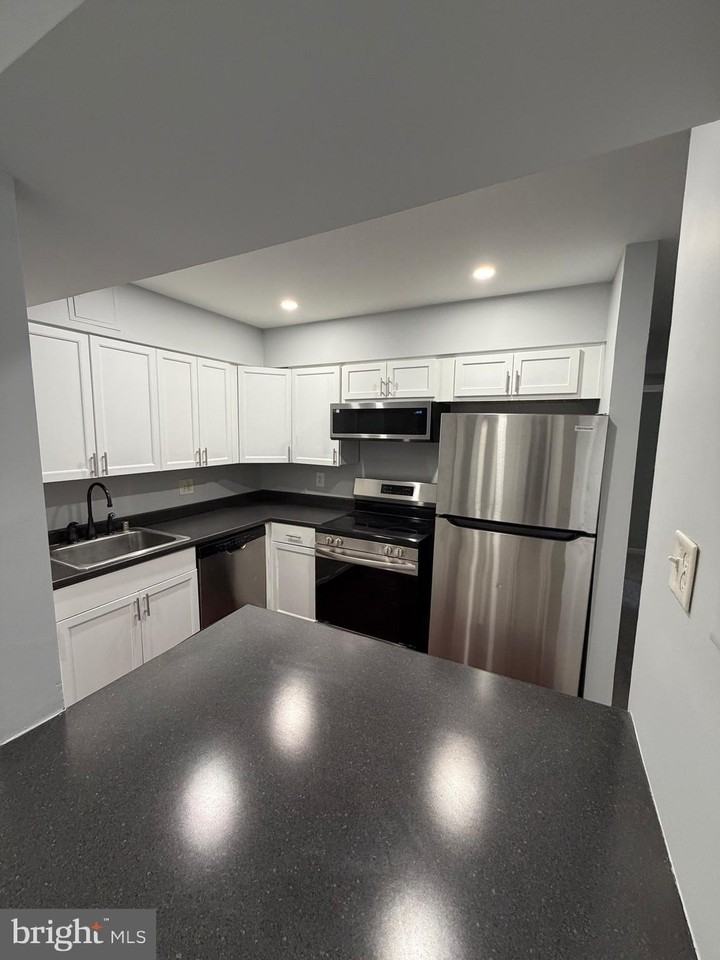 10122 Campus Way S Apt 202-1a - Photo 5 of 21