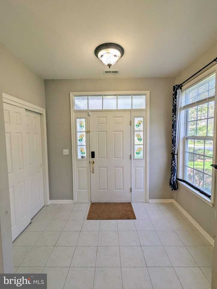 62 Shelley Cir - Photo 2 of 22