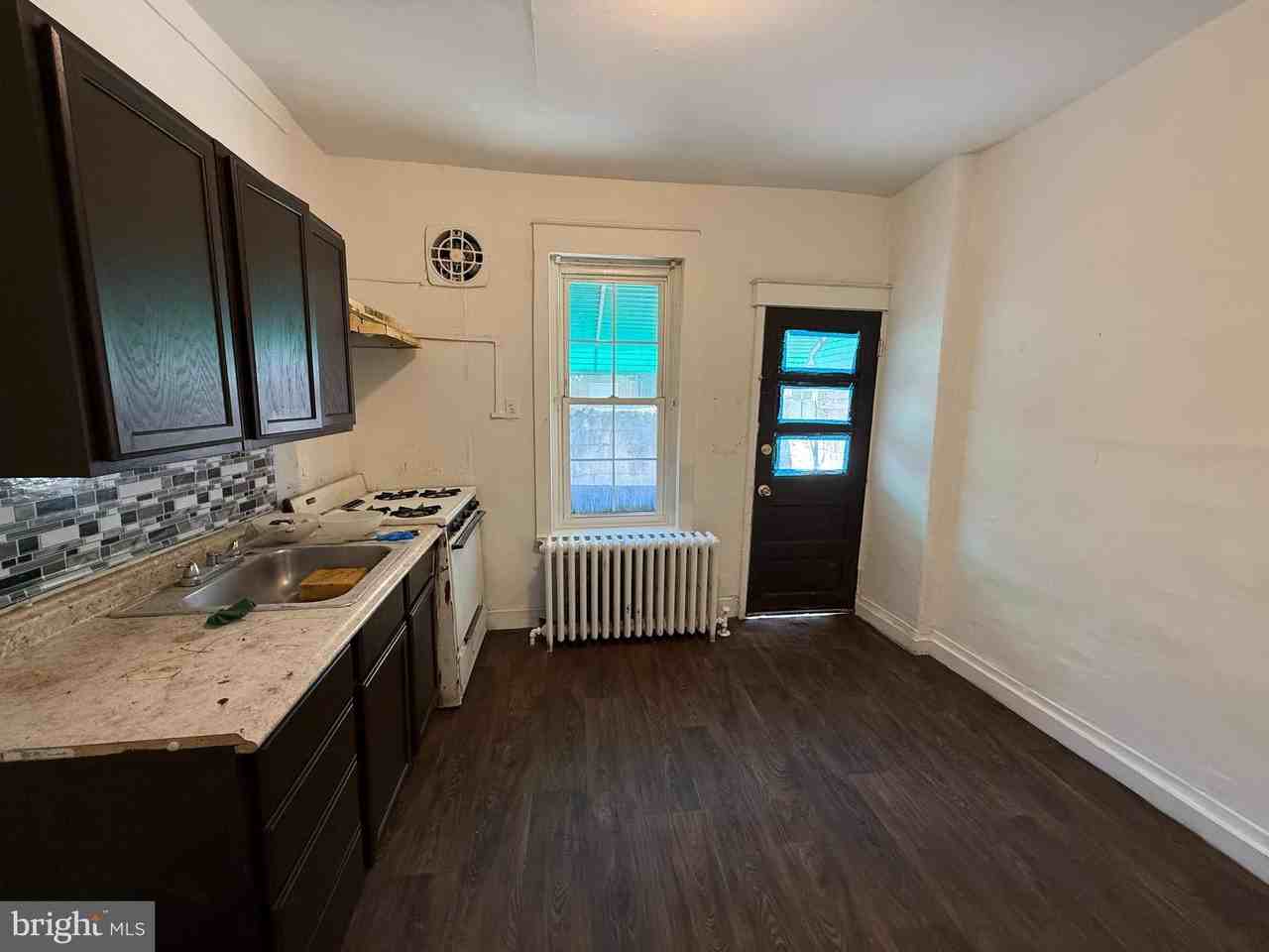 1504 S Dover St - Photo 5 of 12