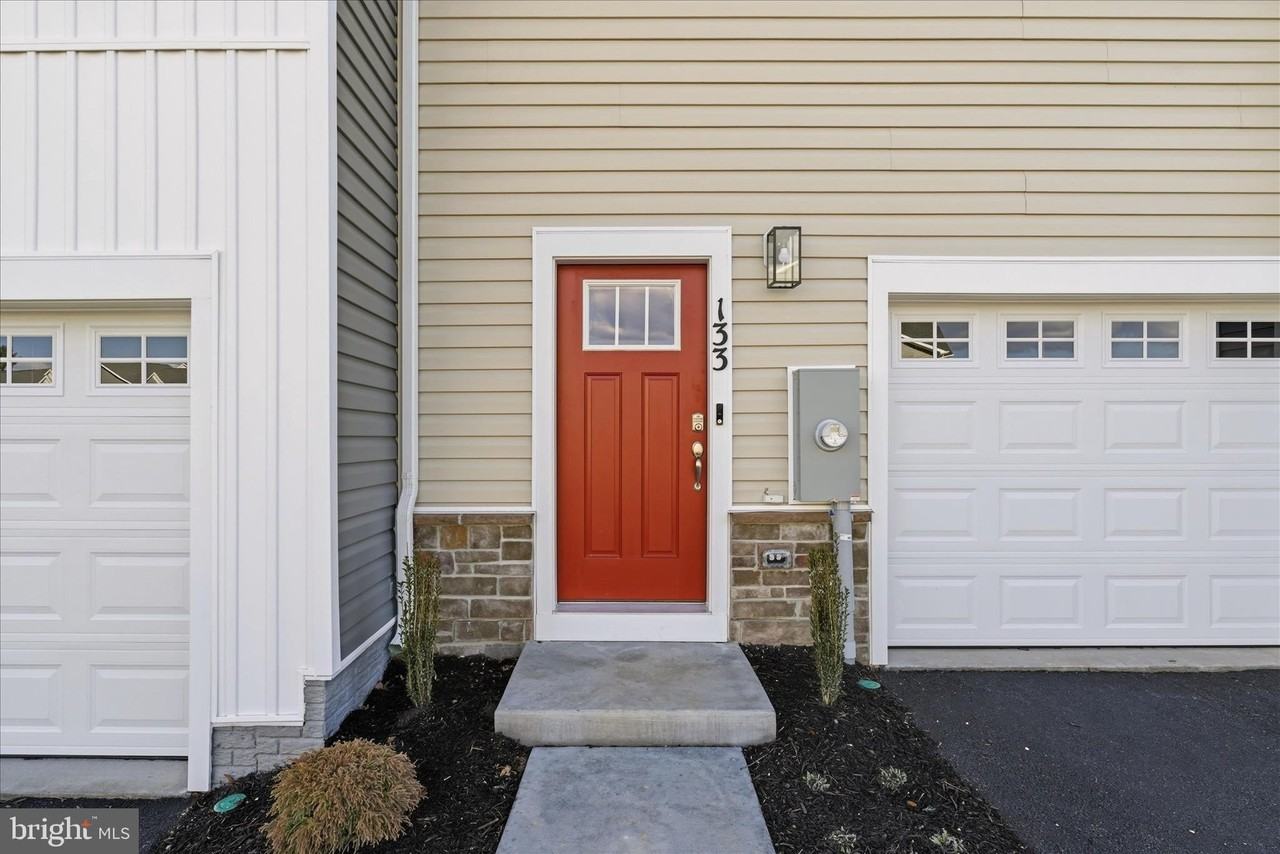 133 LAKOTA Street - Photo 3 of 25