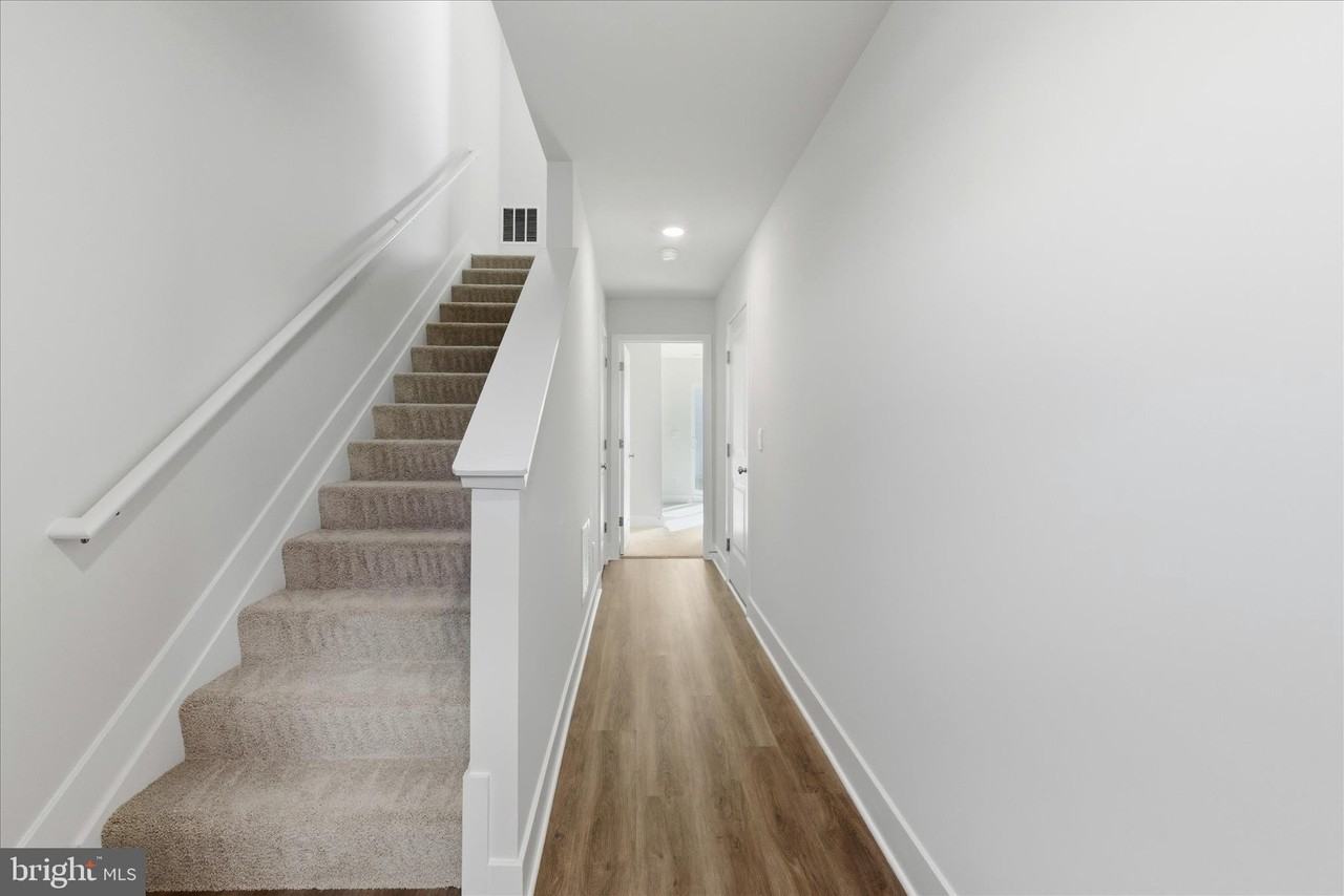 133 LAKOTA Street - Photo 5 of 25