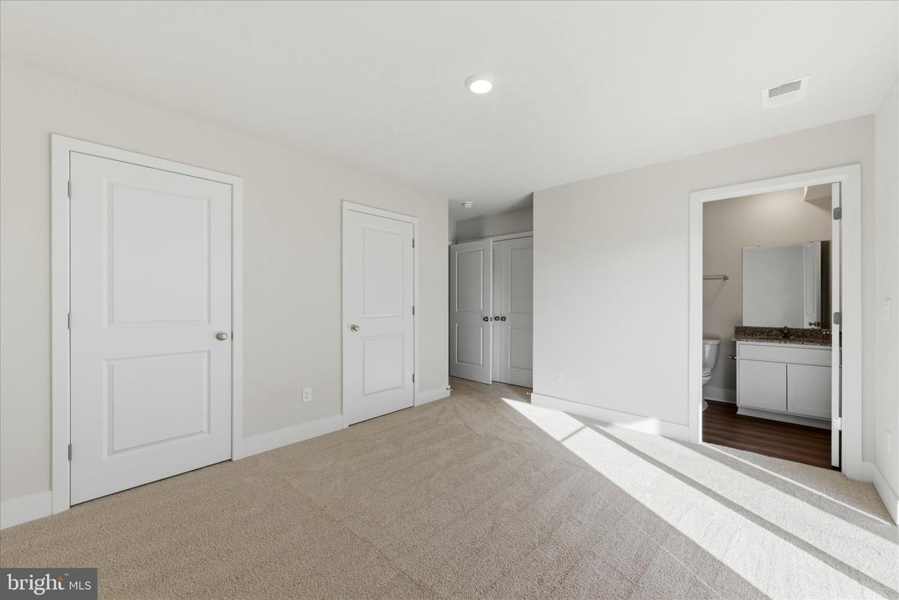 133 LAKOTA Street - Photo 7 of 25