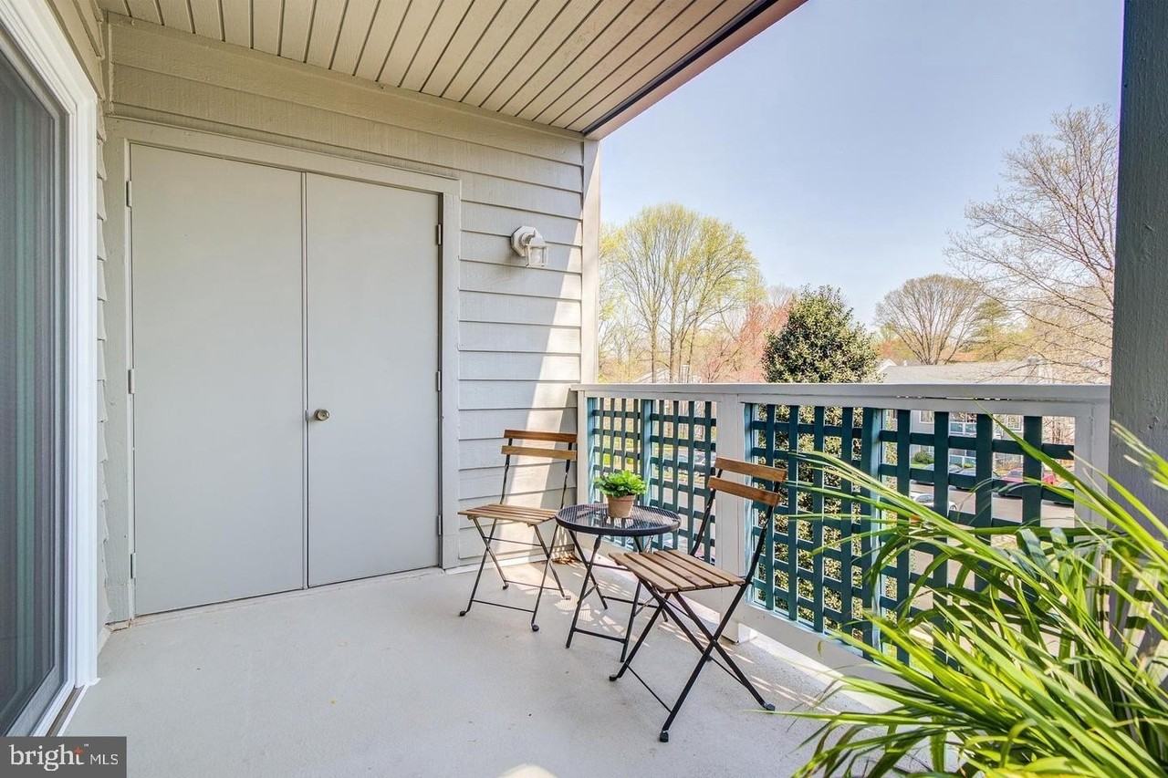 11707 Summerchase Cir Apt D - Photo 3 of 21