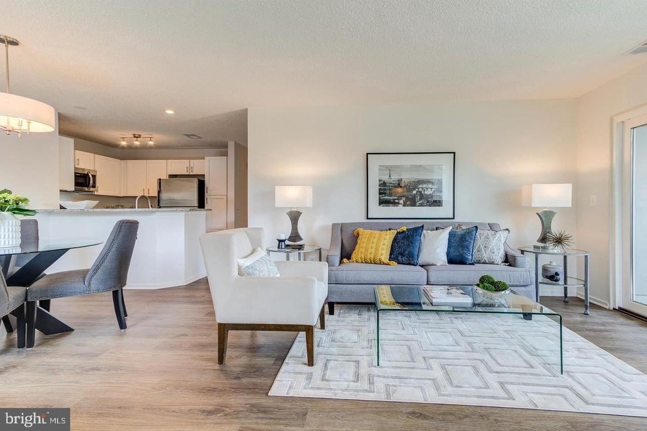 11707 Summerchase Cir Apt D - Photo 4 of 21