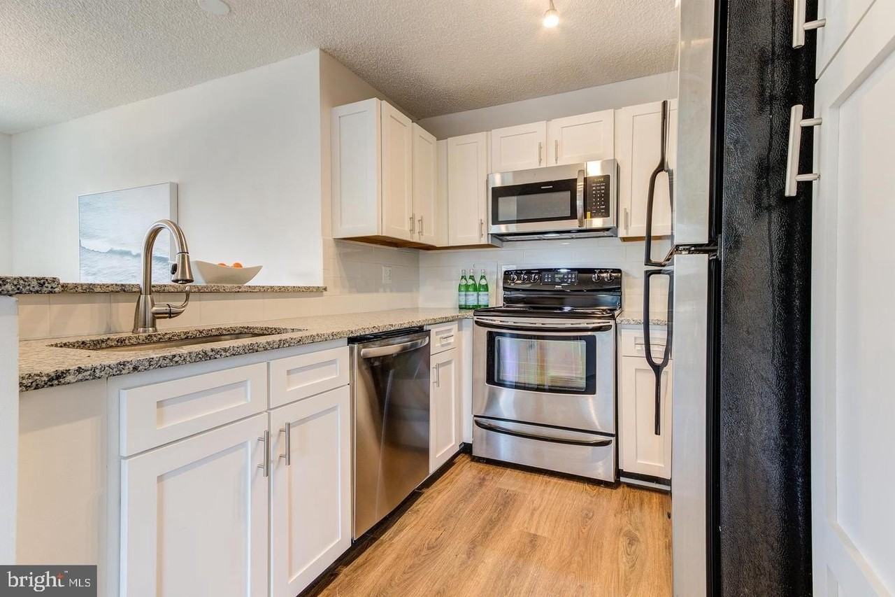 11707 Summerchase Cir Apt D - Photo 7 of 21