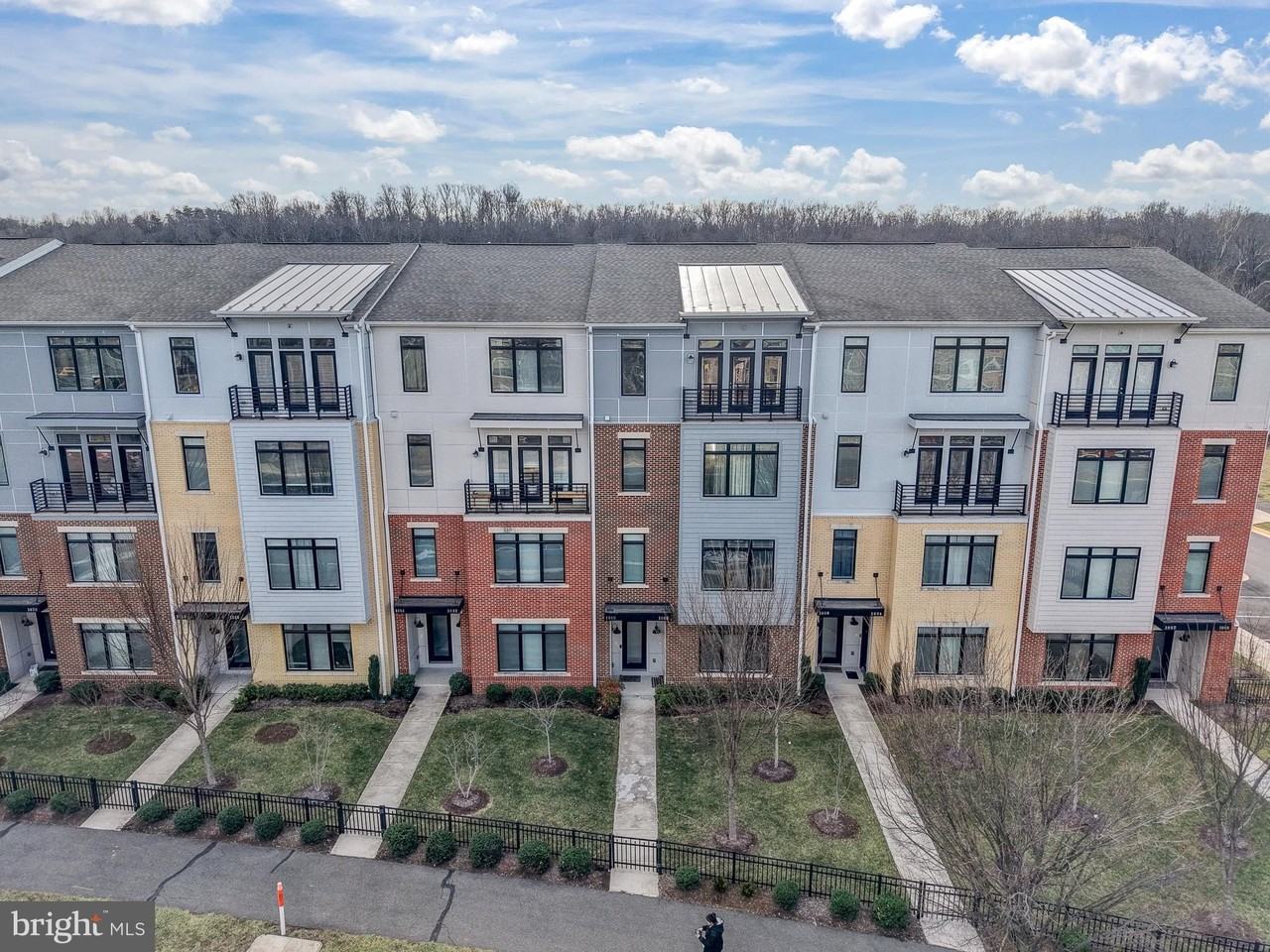 1010 Ribbon Limestone Ter Se - Photo 2 of 39