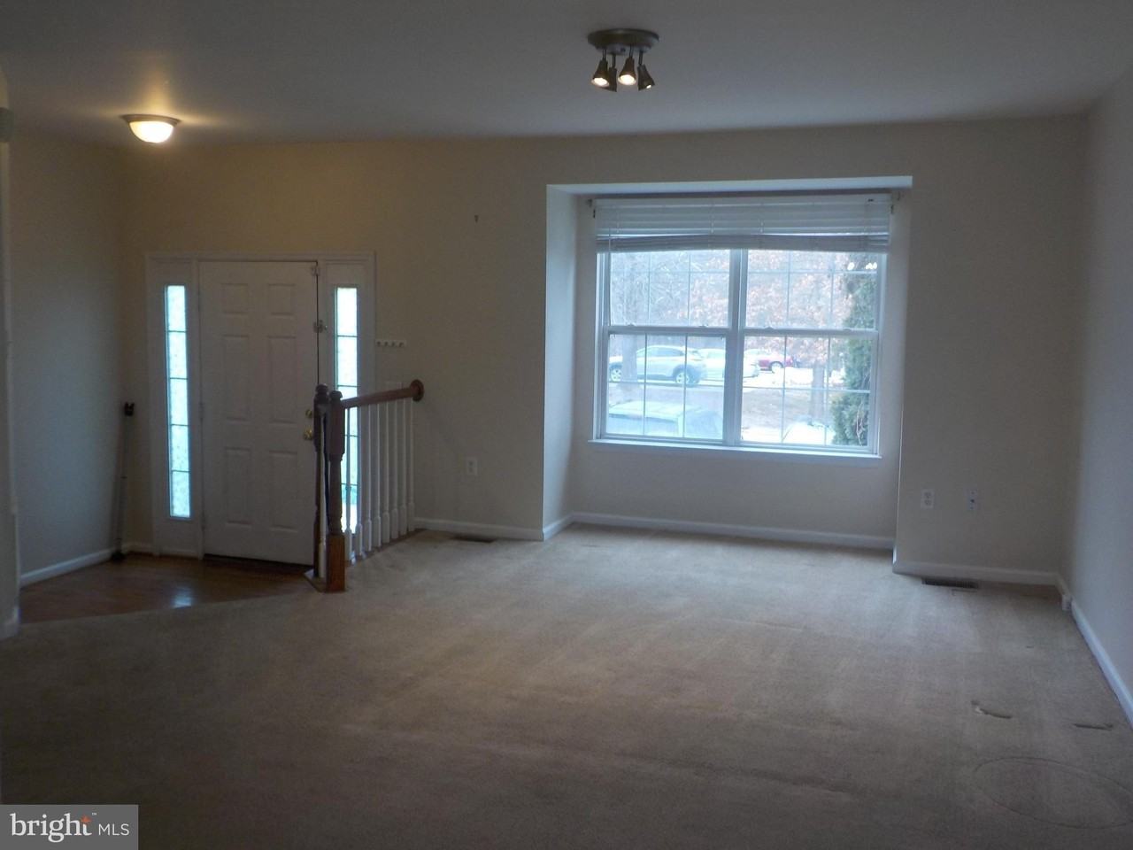 703 Kings Crest Dr - Photo 4 of 14