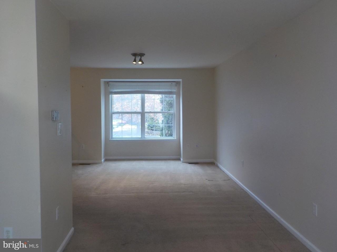 703 Kings Crest Dr - Photo 5 of 14