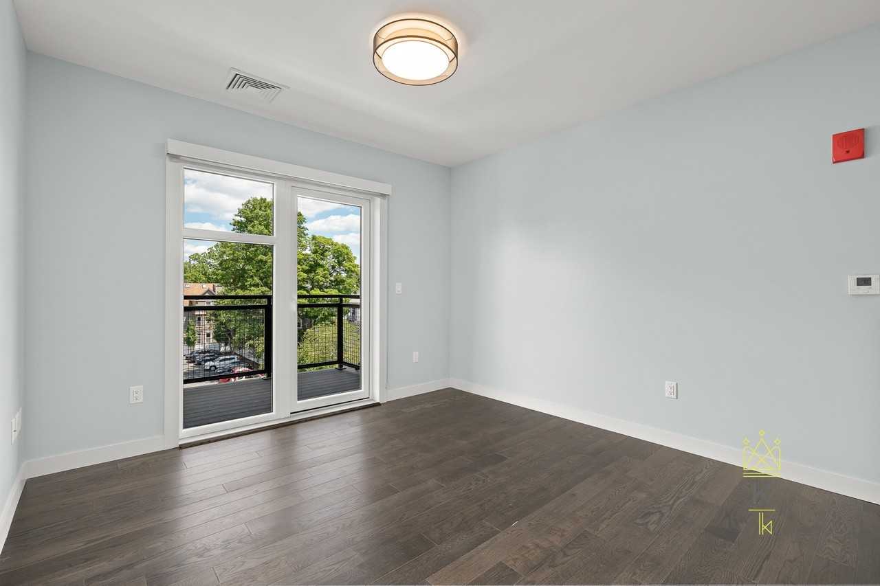 54 Auburn St #400 - Photo 4 of 16