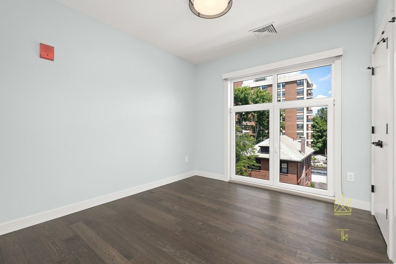 54 Auburn St #400 - Photo 5 of 16