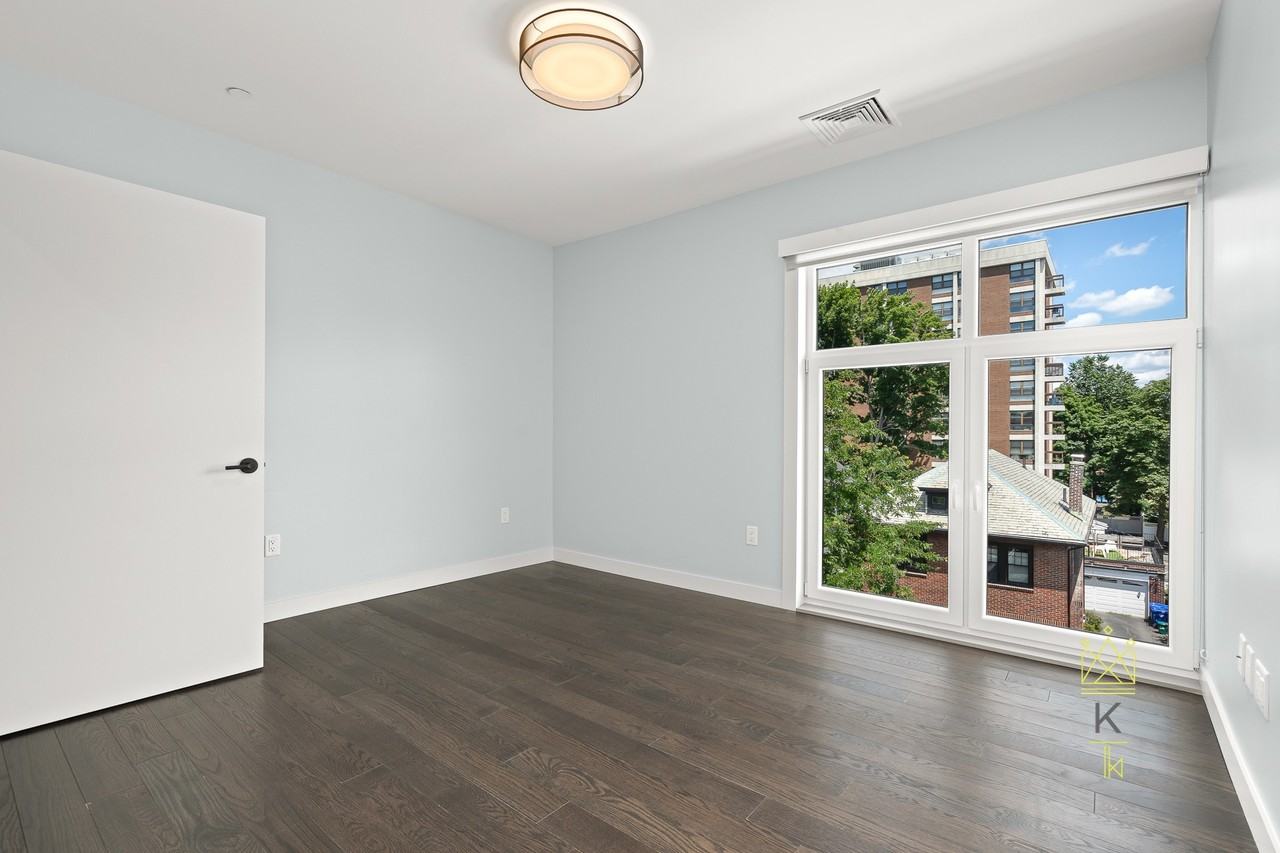 54 Auburn St #400 - Photo 6 of 16