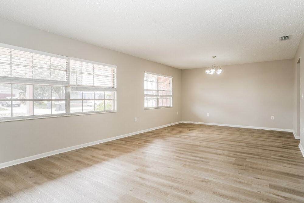 143 Jenny Way - Photo 4 of 16