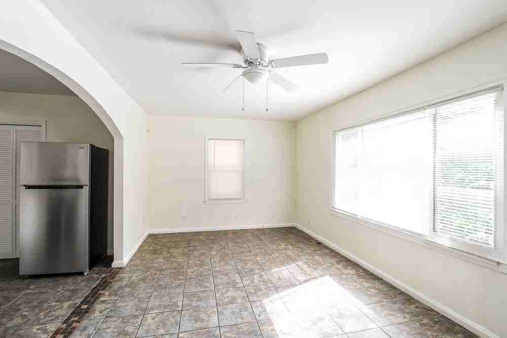 1111 Burbank Cir - Photo 3 of 16