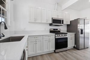 featured image of 1524 North Sycamore Street #7