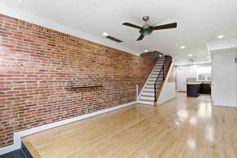 409 S East Ave - Photo 2 of 21