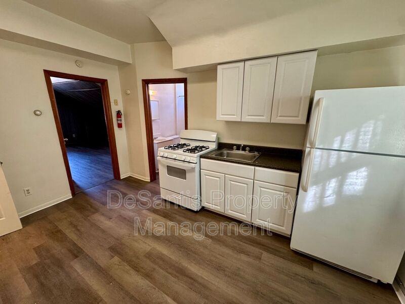 212 N Highland Ave #3 - Photo 7 of 22