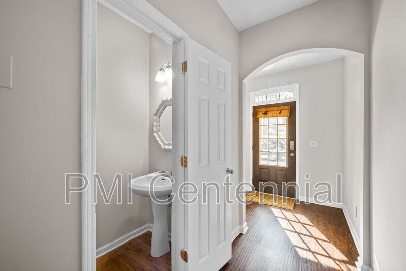 2048 Lakeshore Overlook Cir Nw - Photo 3 of 21