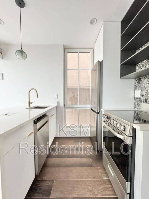 1812 Harrison Ave #5 - Photo 3 of 6