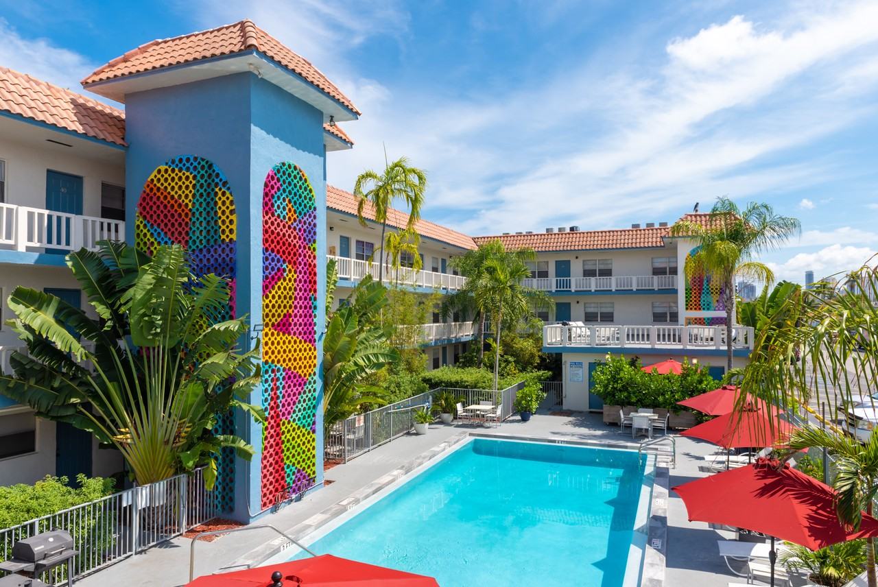 Apex Residence - Photo 7 of 50