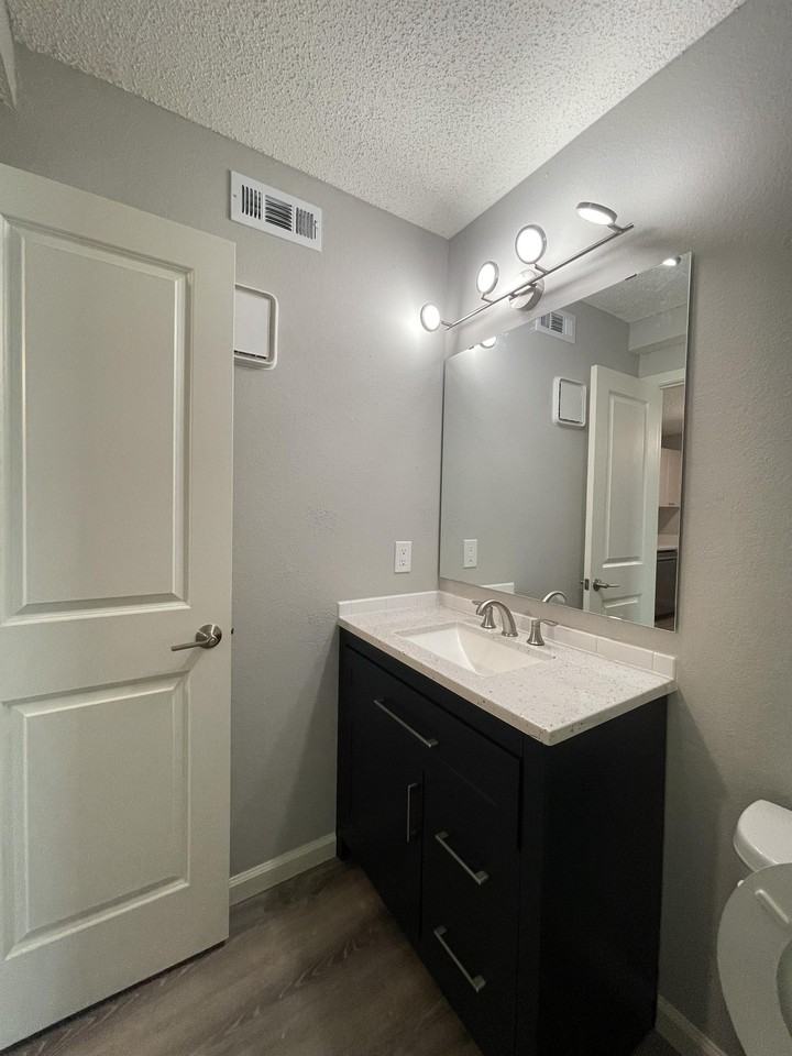 211 Mount Hope Court - Photo 7 of 36