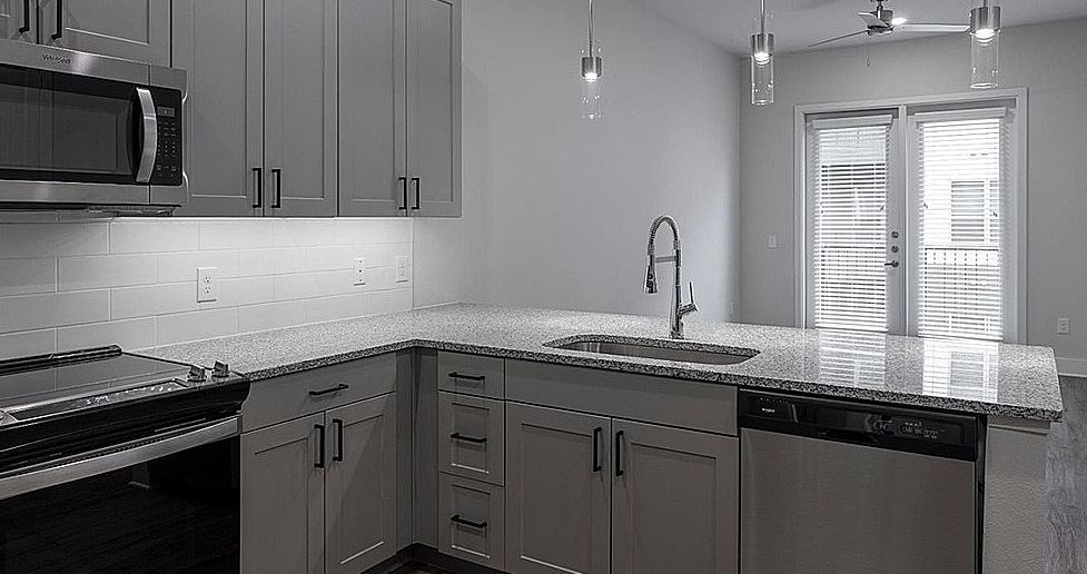 930 Ridgeview Drive - Photo 2 of 9