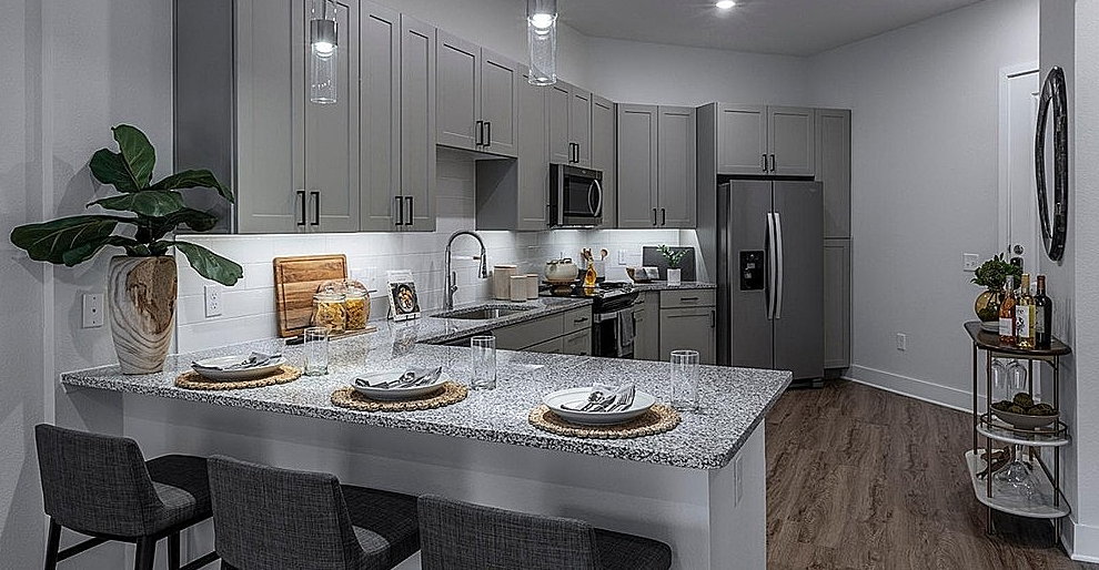 930 Ridgeview Drive - Photo 7 of 9