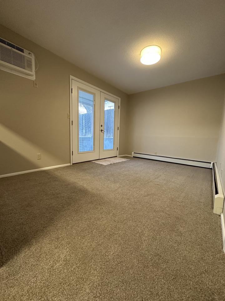 109 Custer Ave - Photo 3 of 7