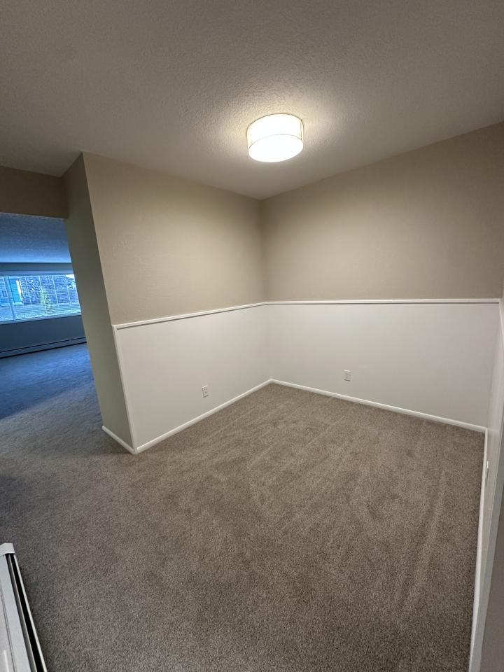 109 Custer Ave - Photo 4 of 7