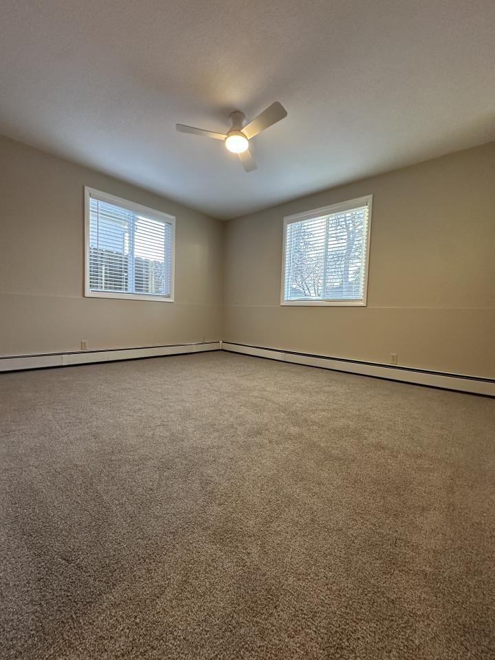 109 Custer Ave - Photo 5 of 7