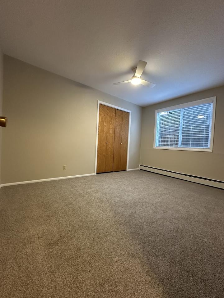 109 Custer Ave - Photo 6 of 7