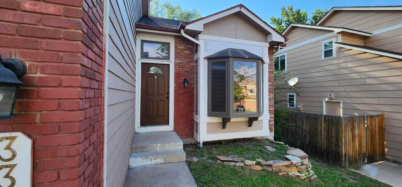 3325 Honeyburyl Dr - Photo 2 of 29