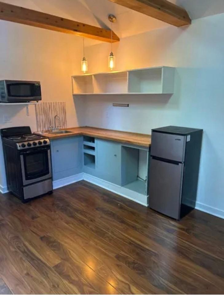 2 Stratton Ave #B - Photo 3 of 8