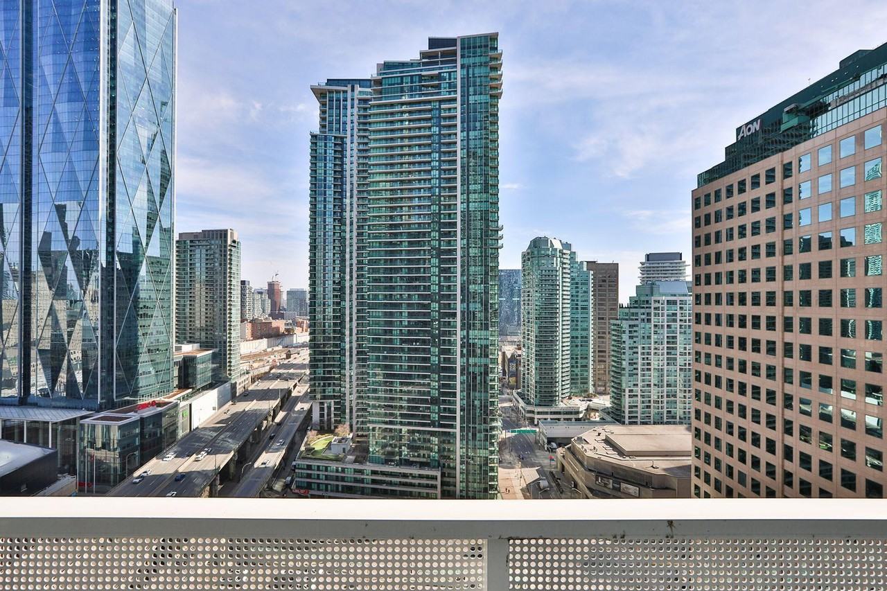 88 Harbour St #2305 - Photo 6 of 29