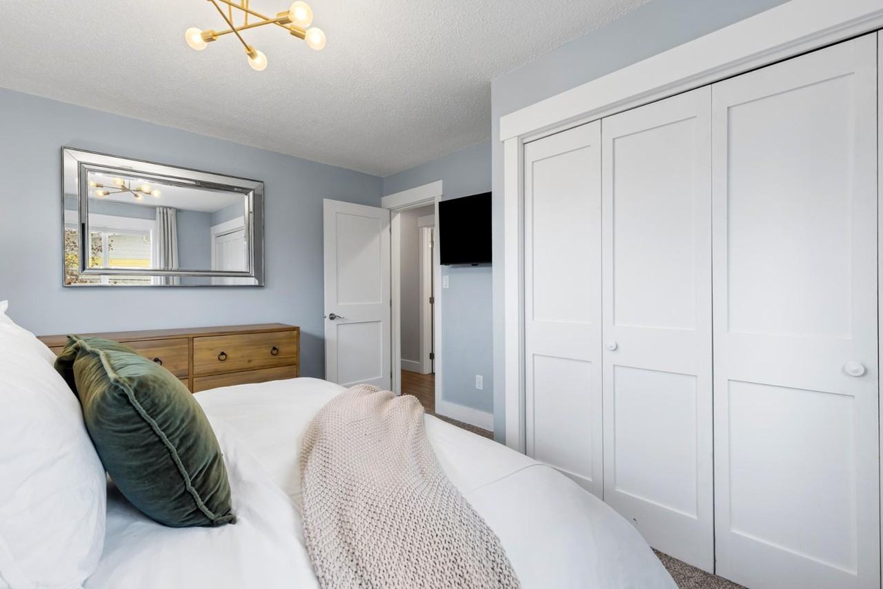 409 Henry Dr - Photo 5 of 37