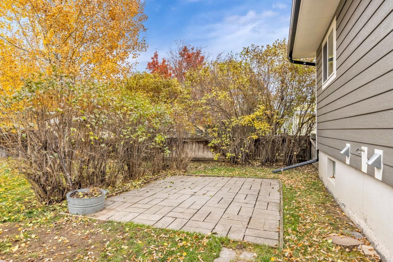 409 Henry Dr - Photo 6 of 37