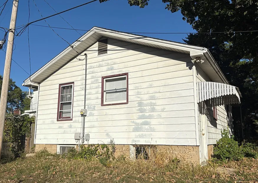 1127 S 21st St - Photo 3 of 3