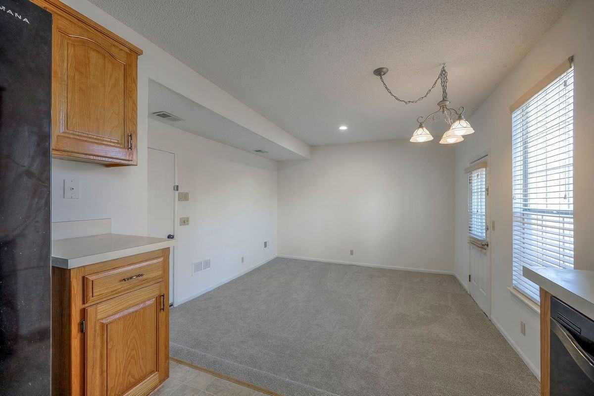 14903 Goodman St - Photo 5 of 30