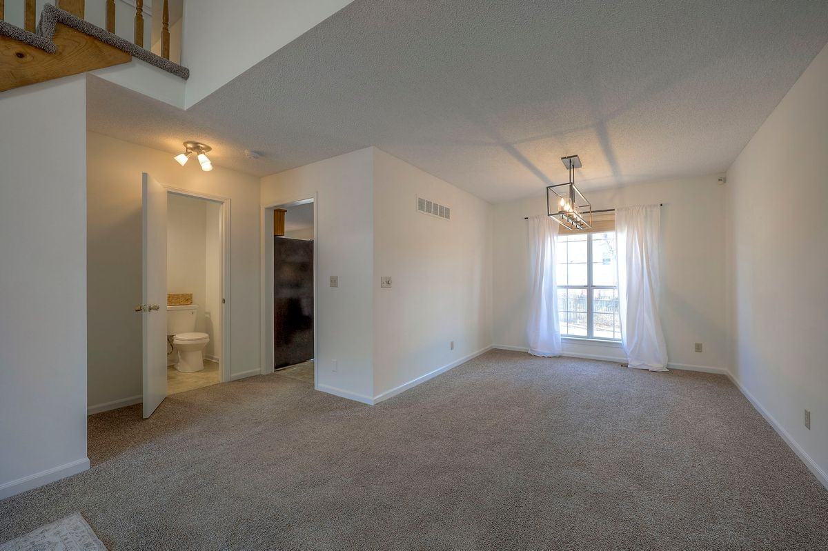 14903 Goodman St - Photo 6 of 30