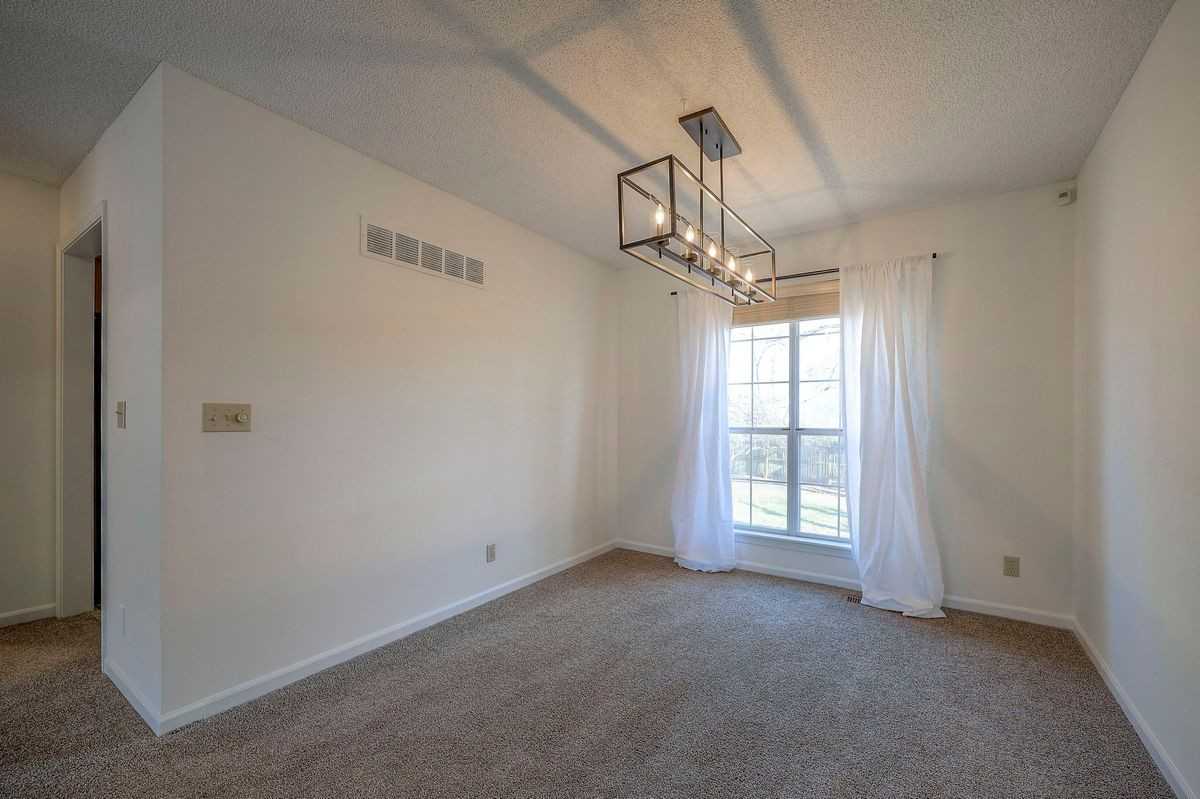 14903 Goodman St - Photo 7 of 30