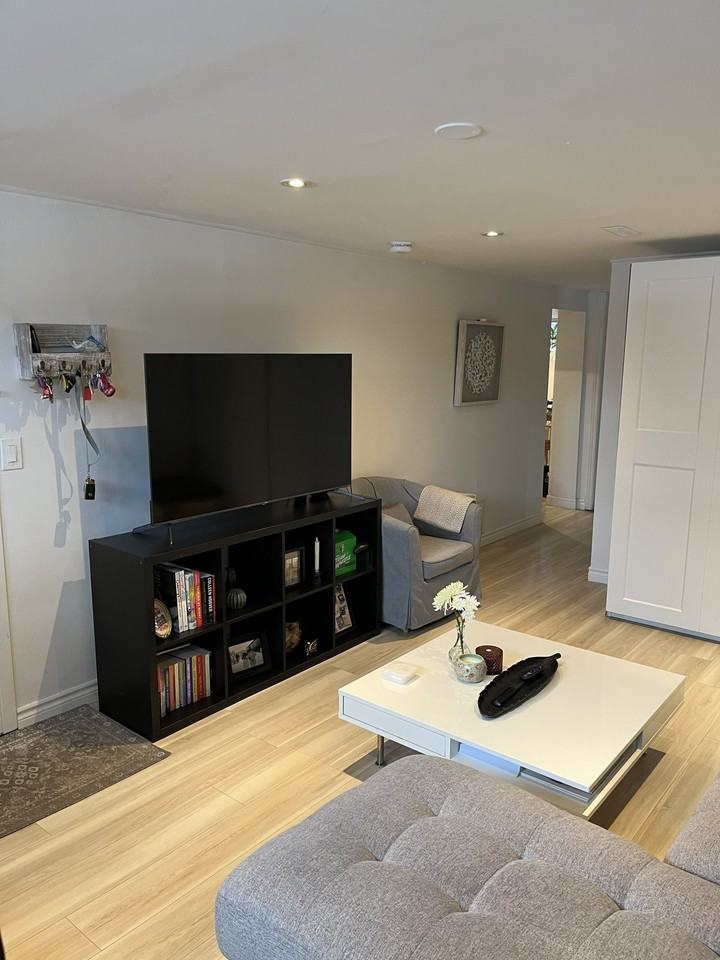 200 Queen Street West #3 - Photo 5 of 21