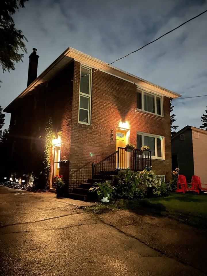 200 Queen Street West #3 - Photo 2 of 21