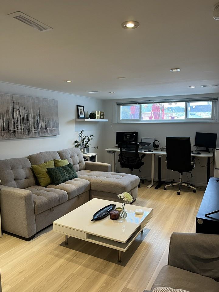 200 Queen Street West #3 - Photo 4 of 21