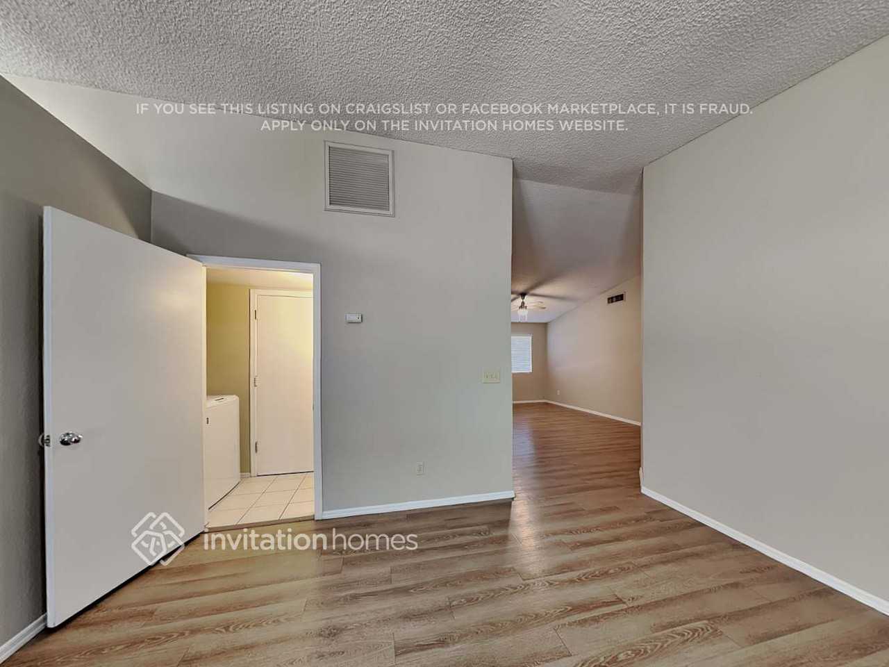 8943 W Cinnabar Ave - Photo 3 of 19