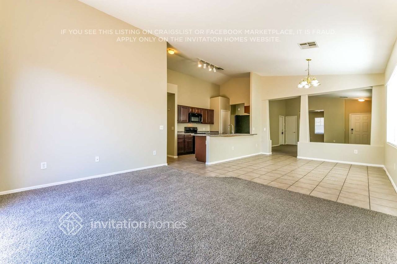 7002 S 40th Ln - Photo 3 of 17