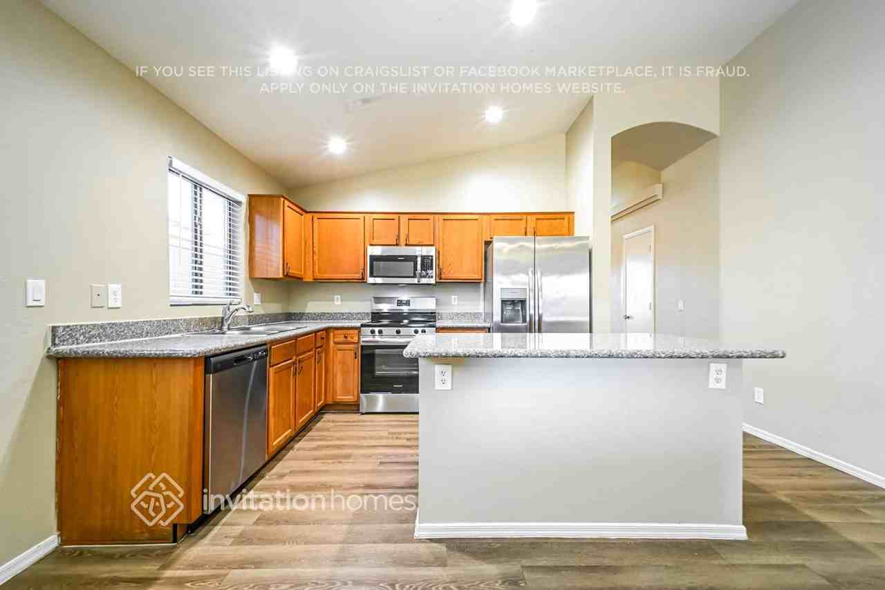 9025 W Avalon Dr - Photo 6 of 17