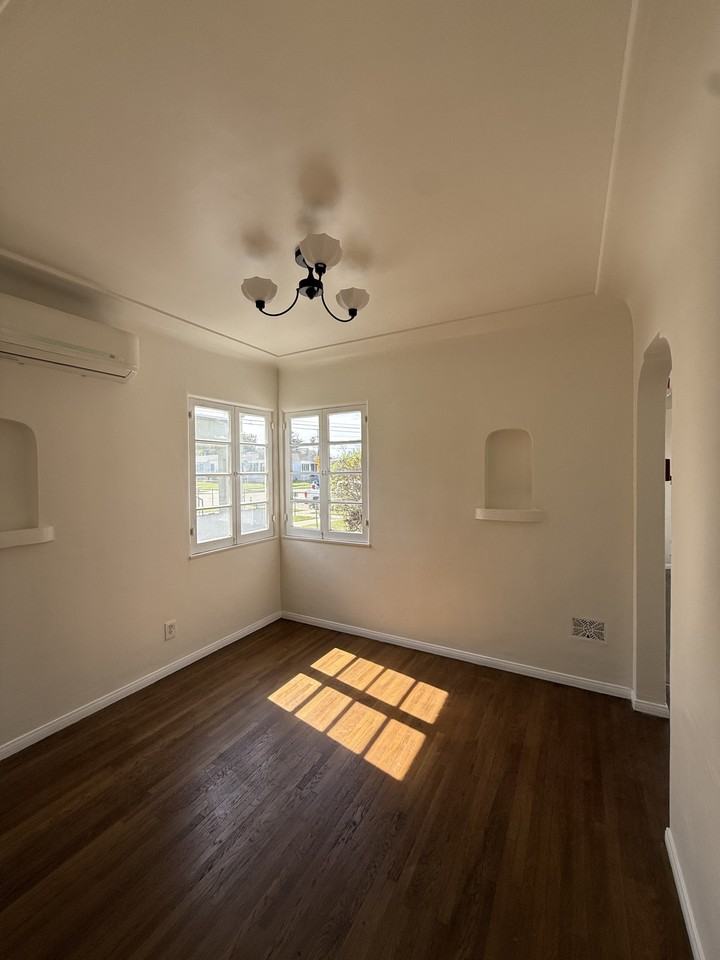 5854 Arlington Avenue - Photo 4 of 19