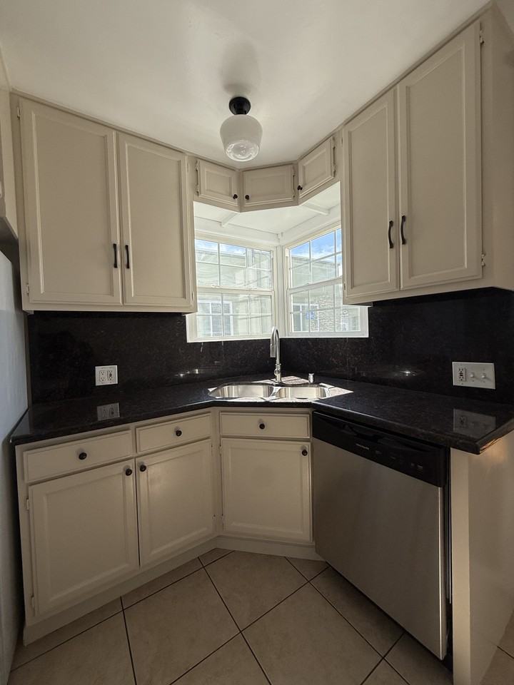 5854 Arlington Avenue - Photo 6 of 19