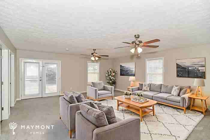 1136 Lakes Edge Dr - Photo 6 of 17