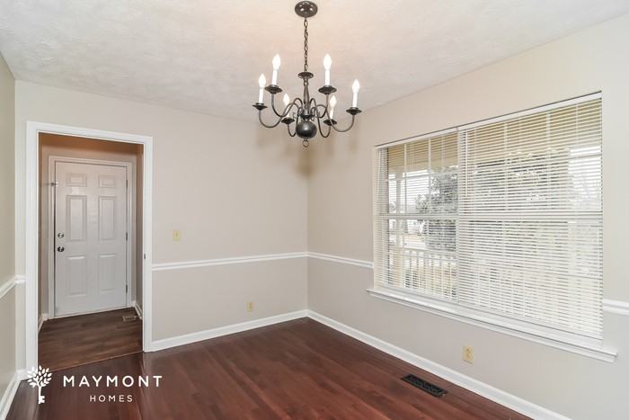 1136 Lakes Edge Dr - Photo 7 of 17