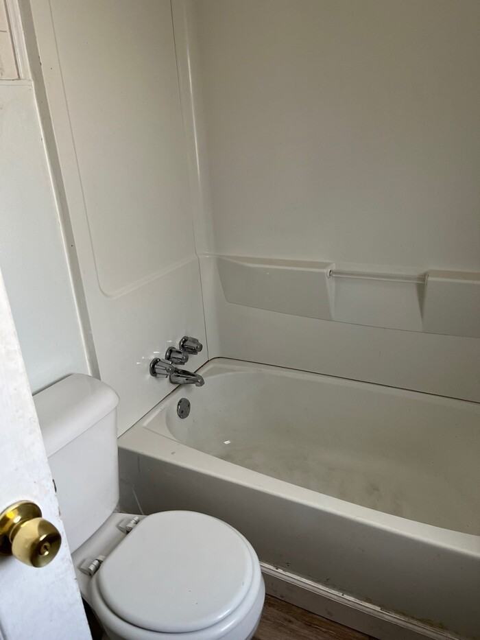 2031 W 104th St - Photo 3 of 8